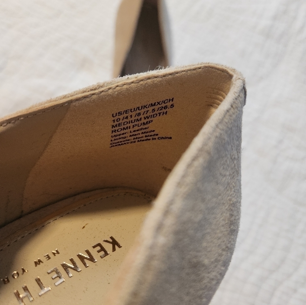 Kenneth Cole Romi Suede Size 10 Pumps - Picture 3 of 10